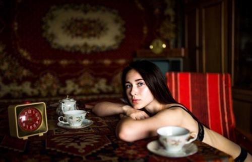 Классический бабушатник и девушка. 04