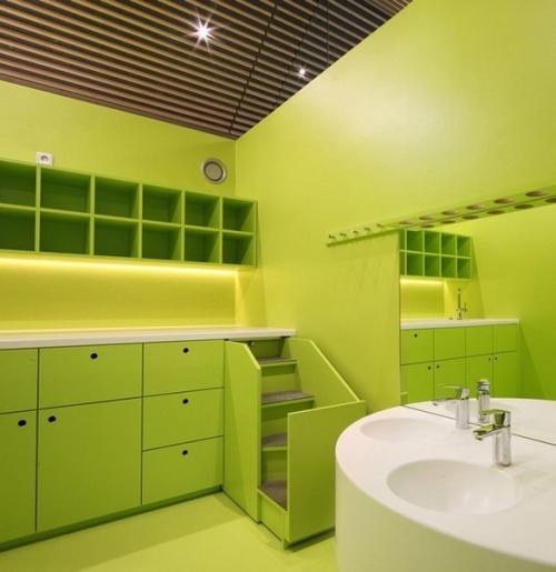 Детский сад, построенный на исторической территории в марбурге, тесно связан с традициями этого университетского города. 07