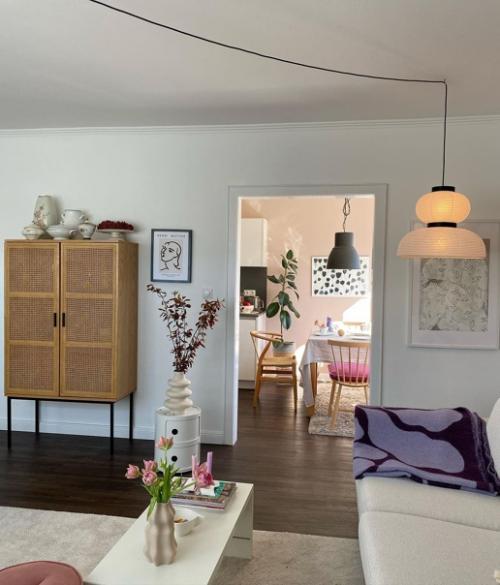 Каждая комната этой немецкой квартиры свой цветовой акцент имеет. 02