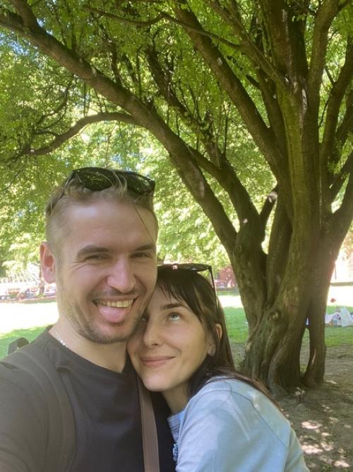 Несказанное удивление интерьером заведения - деревянная лодка - светильник, сети, морские валуны, много массива, ну а кухня! 01