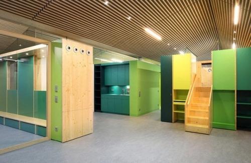 Детский сад, построенный на исторической территории в марбурге, тесно связан с традициями этого университетского города. 01