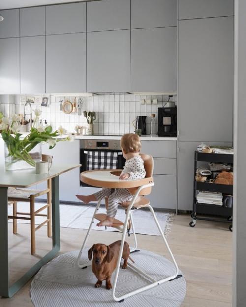 Сочетание серый + светлое дерево + зелёный в интерьере. 05