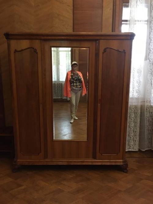 Дача расположена повыше над уровнем моря, утопает в зелени, чтобы не видно было их с берега. 02