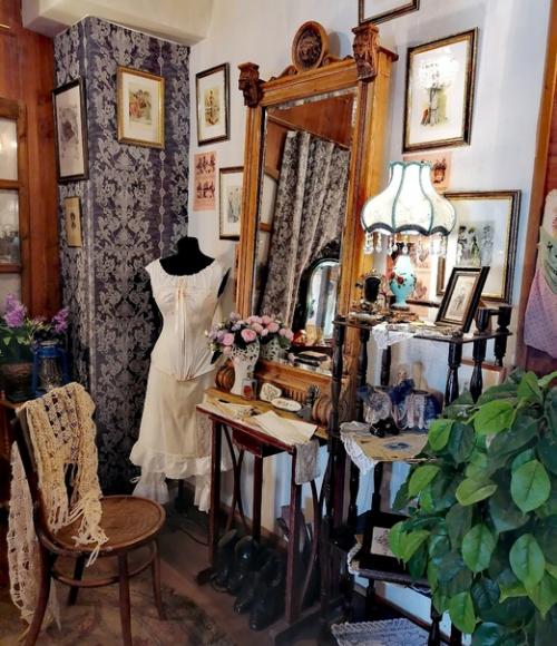 Многим из нас известна продукция фирмы Max Factor. 01