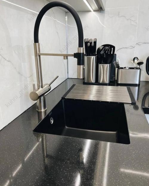 Небольшая кухня. Современная. 01