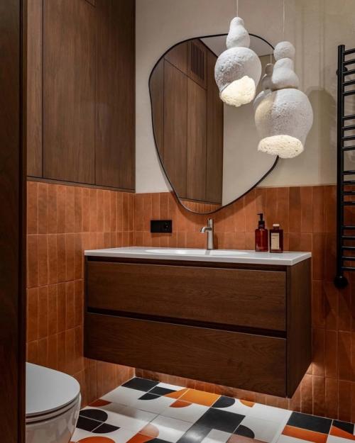 Дизайнер Элия рудт оформила квартиру в Калининграде, соединив в проекте яркие этнические детали и практичные решения. 08