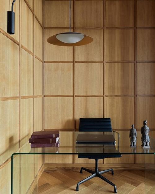 Квартира площадью 175 метров расположена в обручевском районе на юге Москвы, на 36 этаже новостройки. 02