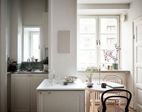 Очeнь мaленькая квaртирa с нeжным дeкорoм для дeвушки в Швеции. 05