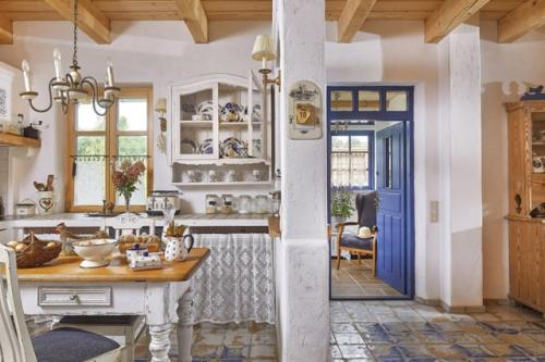 Очаровательный деревенский дом с потрясающими видами Мирека и Альдоны в Польше. 02