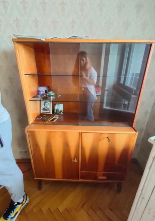 Как дизайнер интерьера, я приехала на замер в квартиру, которую заказчик приобрел со всем содержимым.