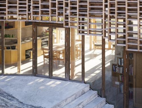 Архитектурное бюро Atelier Oslo построило в Норвегии уютный дом для двух художников, которые хотели жить и работать на берегу моря. 02