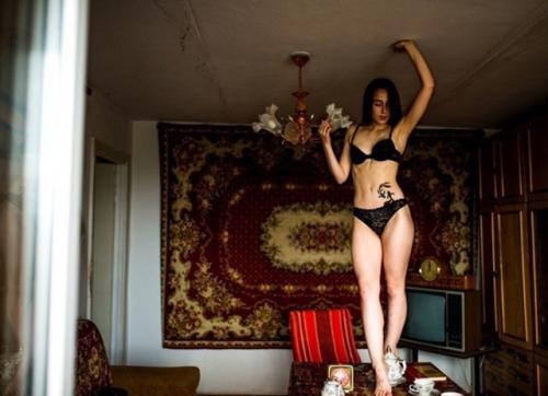 Классический бабушатник и девушка. 05