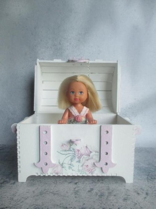 Деревянный сундучок выполненный в стиле шебби шик. 09