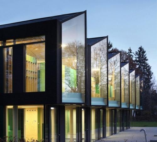 Детский сад, построенный на исторической территории в марбурге, тесно связан с традициями этого университетского города. 05