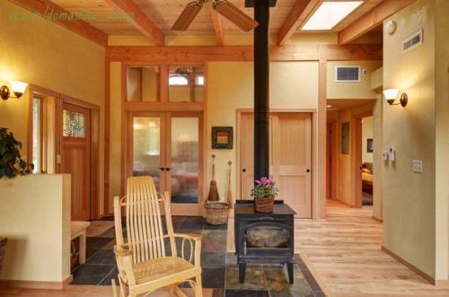 Куда спрятать средства для уборки. 07