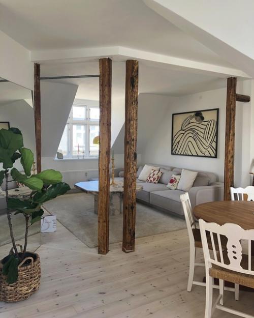 Добро пожаловать в датский дом Эмили, цветовая гамма которого прекрасно подходит для летнего оформления интерьера. 02