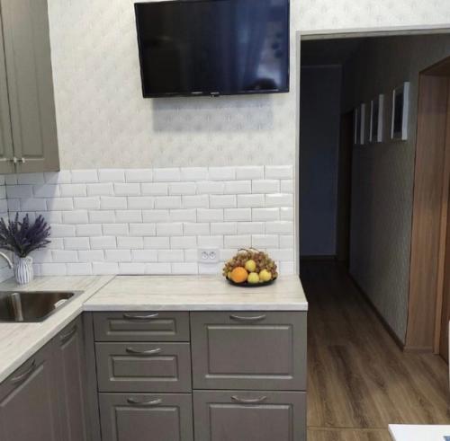 Небольшая кухня. В приятном сочетании цветов. 03