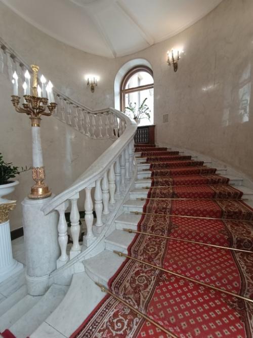 Накануне получила неожиданное предложение от знакомой сходить с ней на дневной спектакль в один из московских театров. 04 Накануне получила неожиданное предложение от знакомой сходить с ней на дневной спектакль в один из московских театров. 04