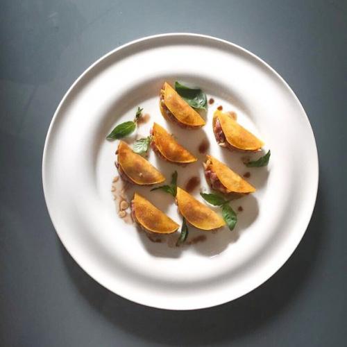 Театральный ресторан с яркими изображениями балерин напротив мариинского открылся. 04