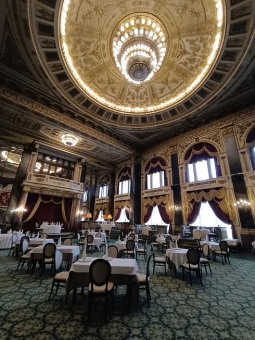 Накануне получила неожиданное предложение от знакомой сходить с ней на дневной спектакль в один из московских театров. 01 Накануне получила неожиданное предложение от знакомой сходить с ней на дневной спектакль в один из московских театров. 01