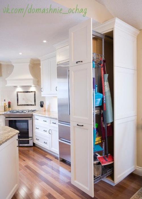 Куда спрятать средства для уборки. 05