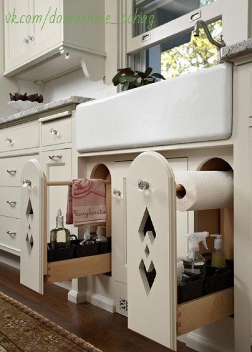 Куда спрятать средства для уборки. 03