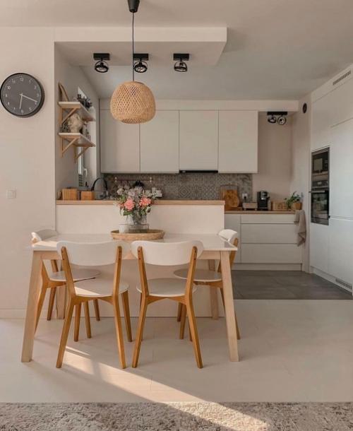 Прекрасный скандинавский интерьер кухни совмещенной с гостиной. 01