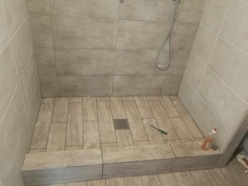 Почти закончил ванную. 05