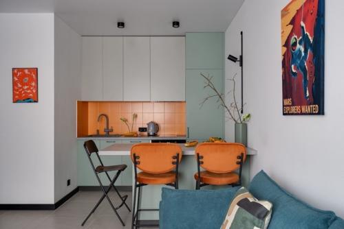 Цветной интерьер 1-комнатной квартиры 40 м 2 в ЖК красноказарменная 15 в Москве. 01