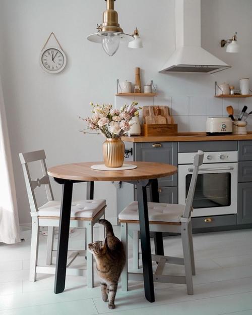 Дизайн квартиры продумывали самостоятельно, а ремонт делала наемная бригада. 08