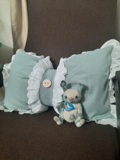 Представьте себе подушку, такую мягкую и уютную, что хочется утонуть в ней лицом. 02