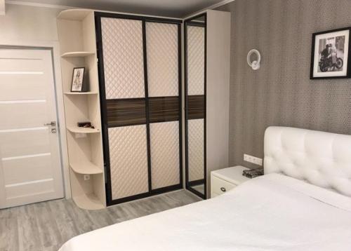 Вы только обратите внимание на размеры дивана в гостиной. 05