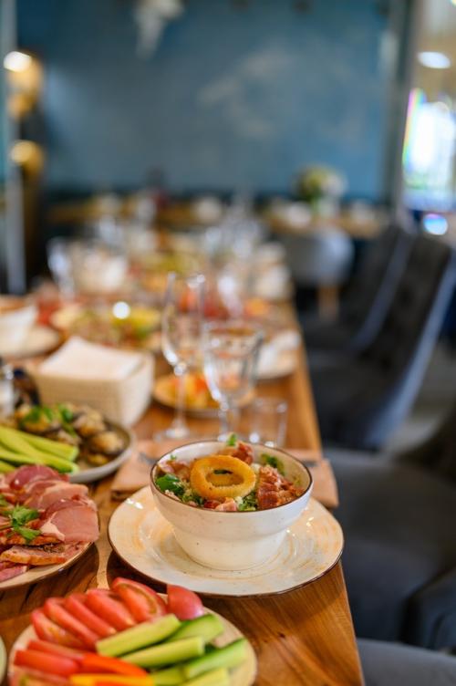 В нашем кафе - музее Поплавок всё чаще проходят свадьбы в уютном камерном формате - только самые близкие и дорогие люди. 03