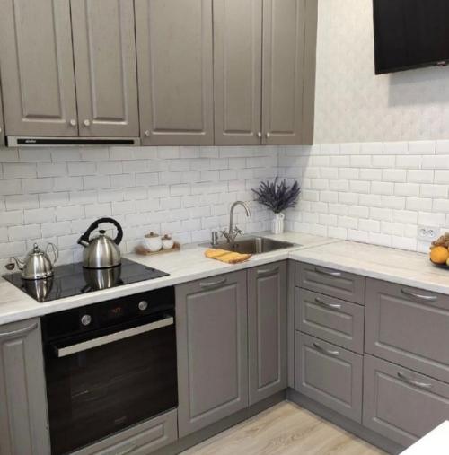 Небольшая кухня. В приятном сочетании цветов. 04