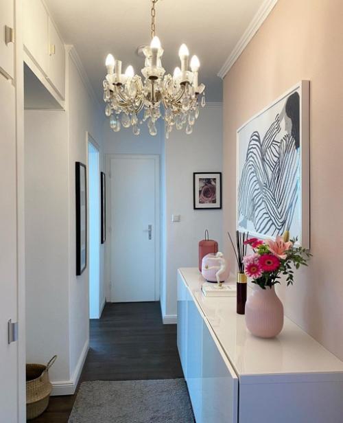 Каждая комната этой немецкой квартиры свой цветовой акцент имеет. 08