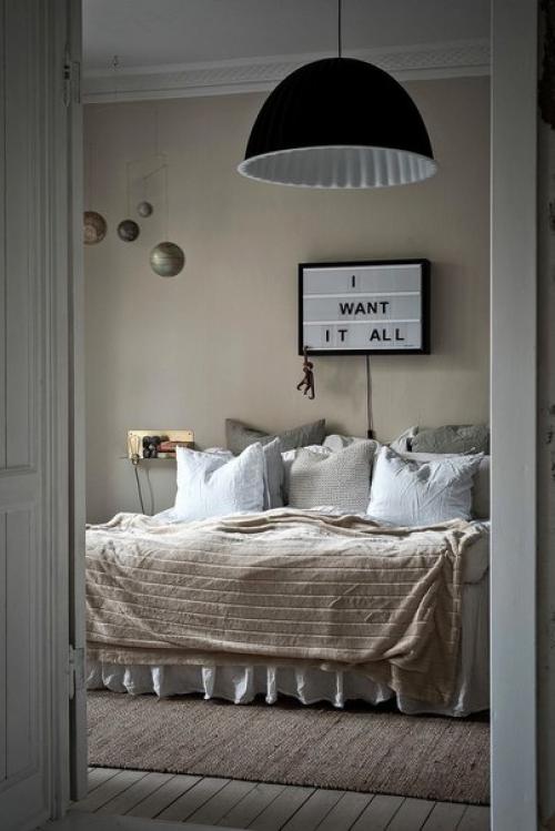 Скандинавские интерьеры, как правило, отличаются белыми стенами, что делает помещение очень светлым. 05