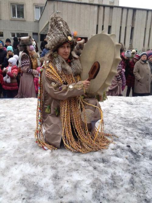 Семейная усадьба - центр исследования духовных традиций коренных народов Сибири в алтайской деревне. 09