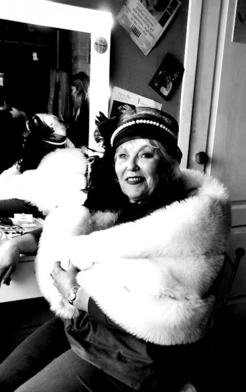 Многим из нас известна продукция фирмы Max Factor. 06