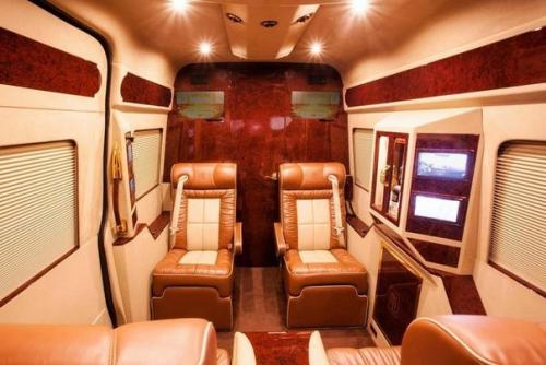 Разное люксовый микроавтобус от Lexani Motorcars с двумя Ipad, Mac Mini и Apple TV обойдется в 32, 5 млн рублей. 05