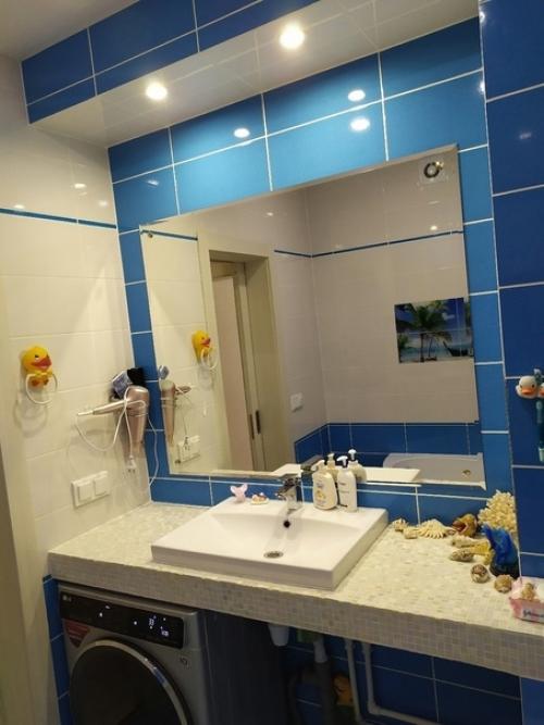 Ванная комната от подписчиков интересно, они успевают пользоваться всеми этими баночками или они для красоты стоят? 05