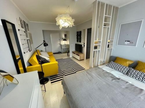 Свежий и яркий дизайн квартиры, где большинство вещей в интерьере куплены в одном магазине, как вы думаете, в каком. 03