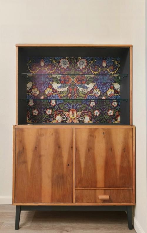 Как дизайнер интерьера, я приехала на замер в квартиру, которую заказчик приобрел со всем содержимым. 01