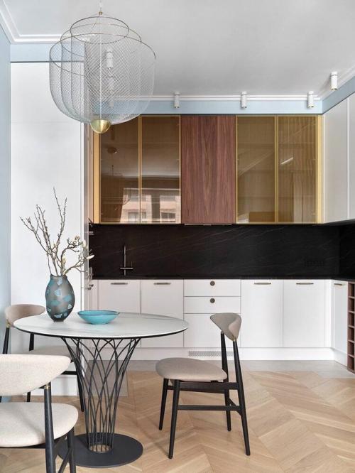 Светлая и элегантная квартира с двумя спальнями. 01