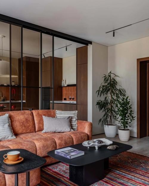 Дизайнер Элия рудт оформила квартиру в Калининграде, соединив в проекте яркие этнические детали и практичные решения. 03