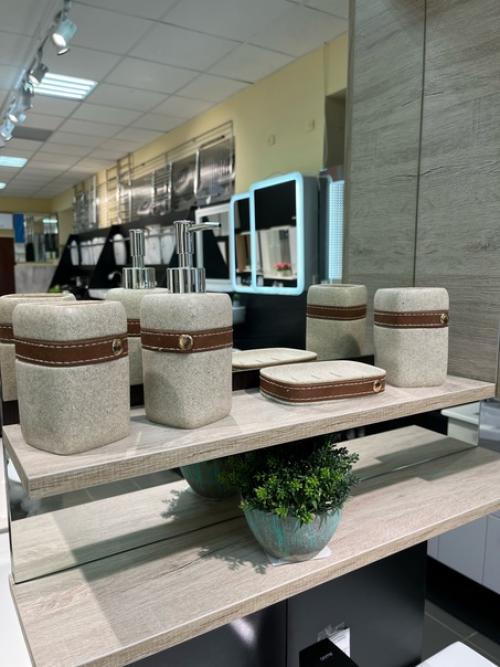 Ванную комнату мы несколько раз в день посещаем. 03