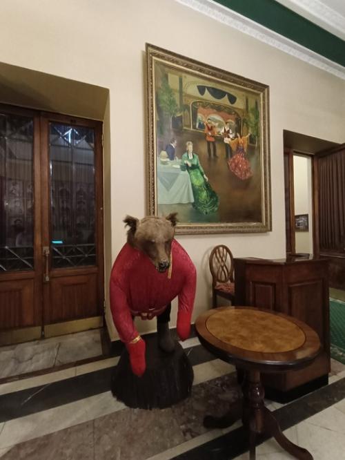 Накануне получила неожиданное предложение от знакомой сходить с ней на дневной спектакль в один из московских театров. 02 Накануне получила неожиданное предложение от знакомой сходить с ней на дневной спектакль в один из московских театров. 02