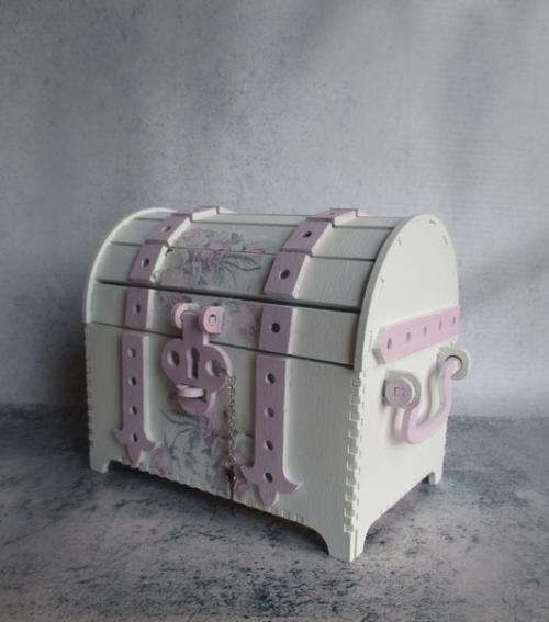 Деревянный сундучок выполненный в стиле шебби шик. 02