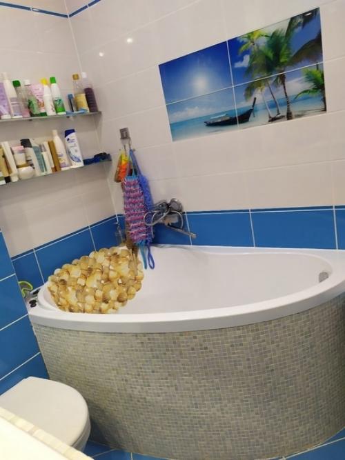 Ванная комната от подписчиков интересно, они успевают пользоваться всеми этими баночками или они для красоты стоят? 03