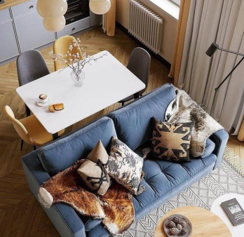 Интересный интерьер. Просторной кухни - гостиной. 01