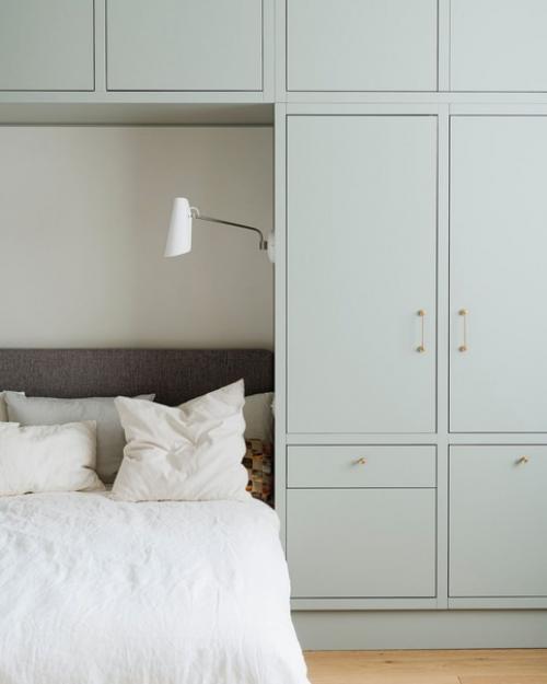 Дизайнер марта храпка в своем проекте объединила монохромные черно-белые оттенки с теплыми элементами светлого и темного дерева. 06